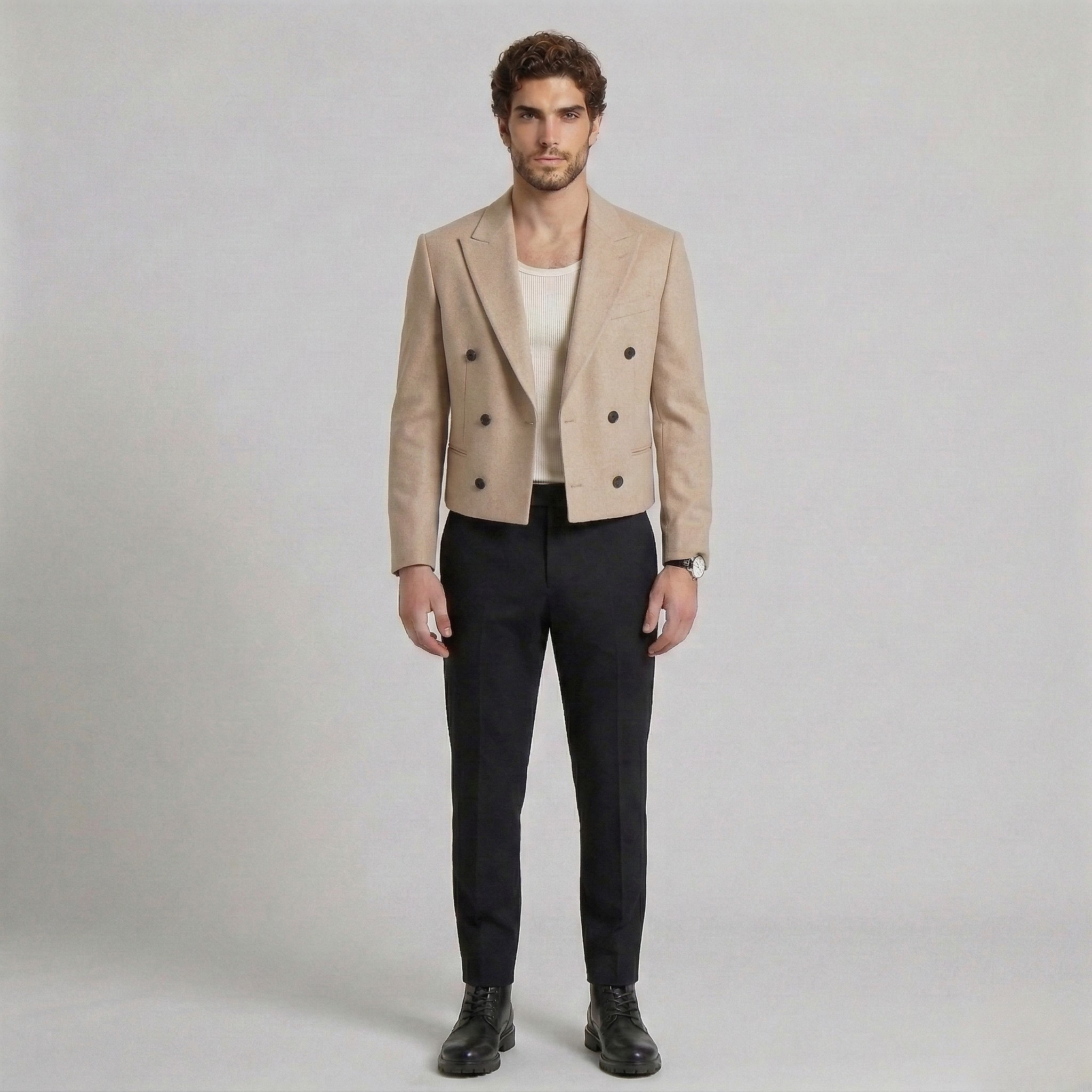 Kort, dobbeltradet skræddersyet blazer