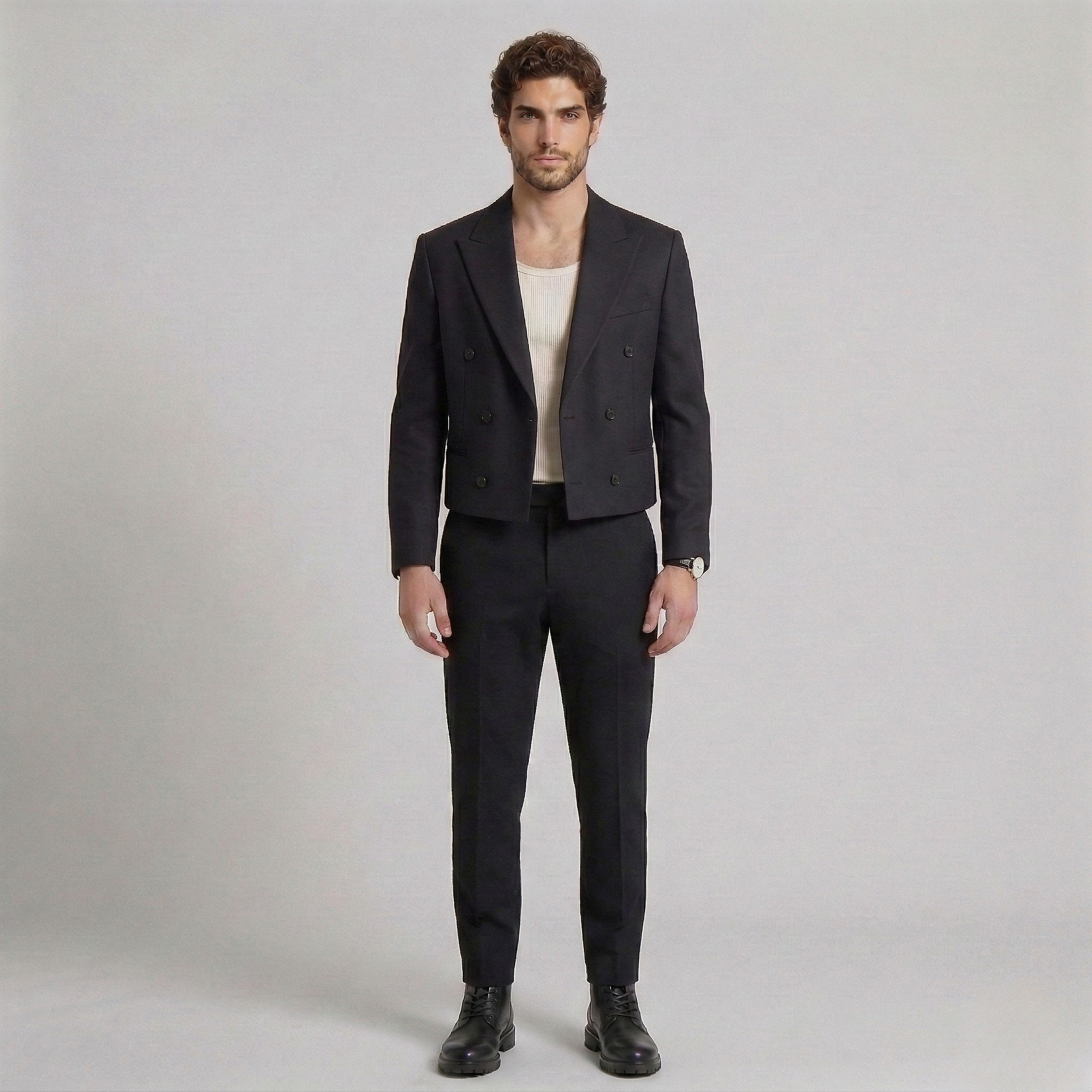 Kort, dobbeltradet skræddersyet blazer