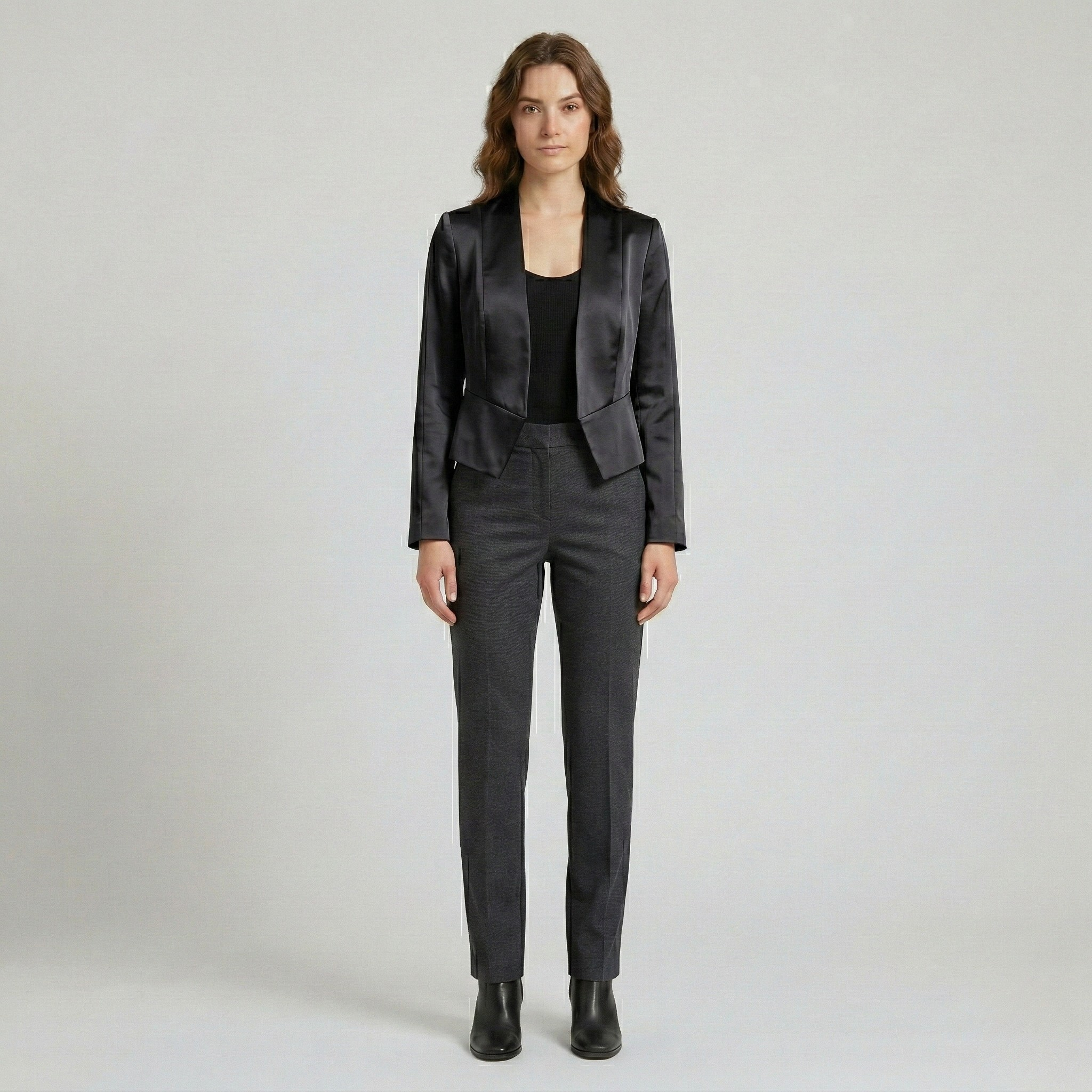 Kort, skræddersyet blazer i satin