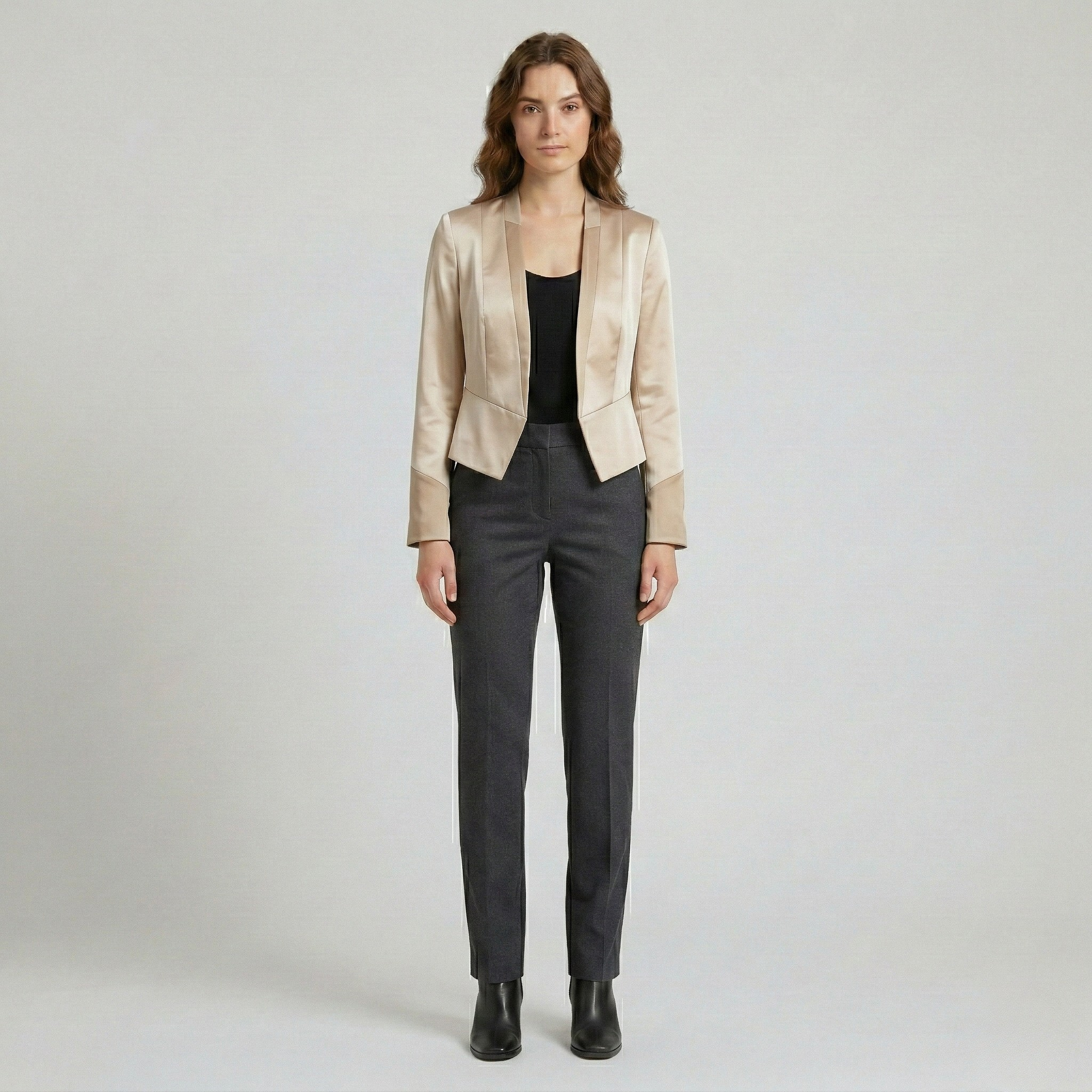 Kort, skræddersyet blazer i satin