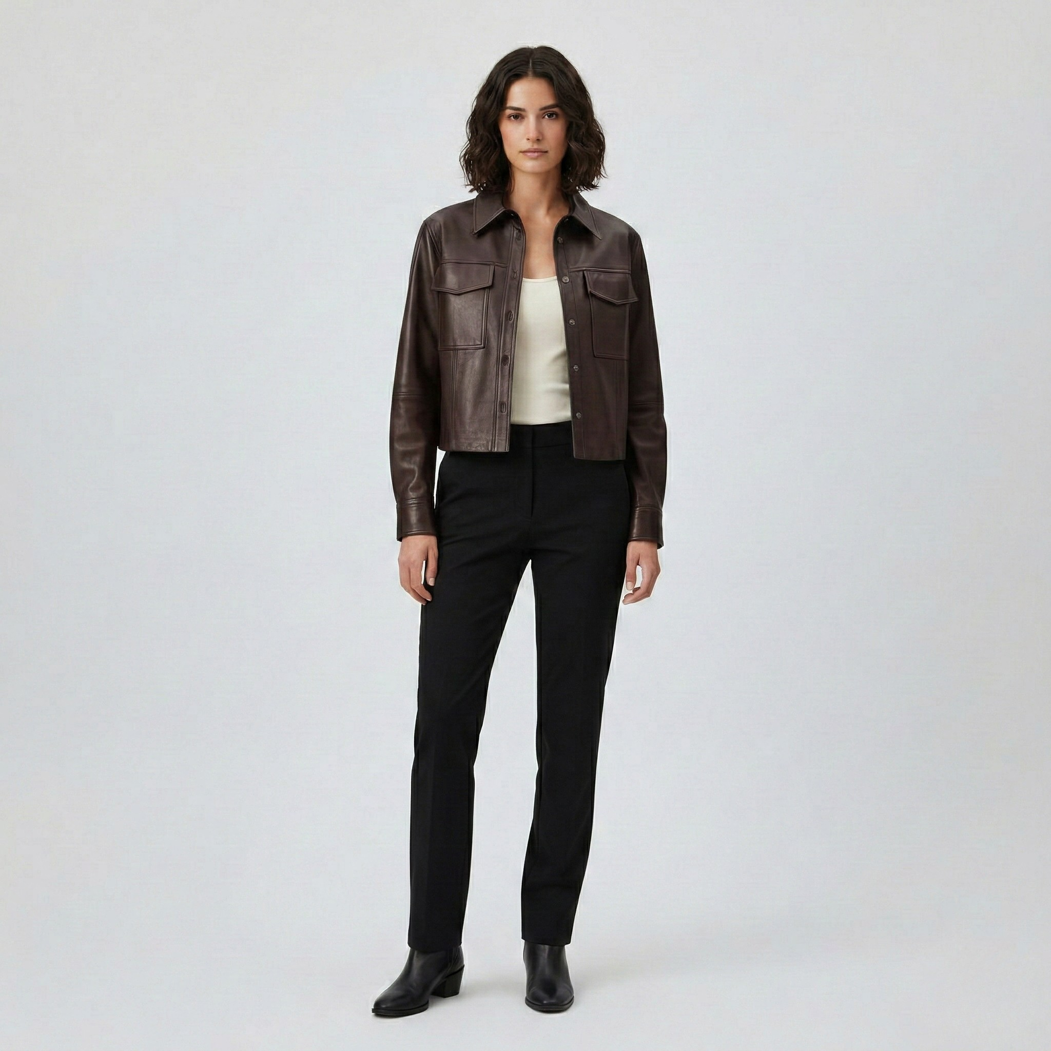 Kort læderjakke i utility-stil