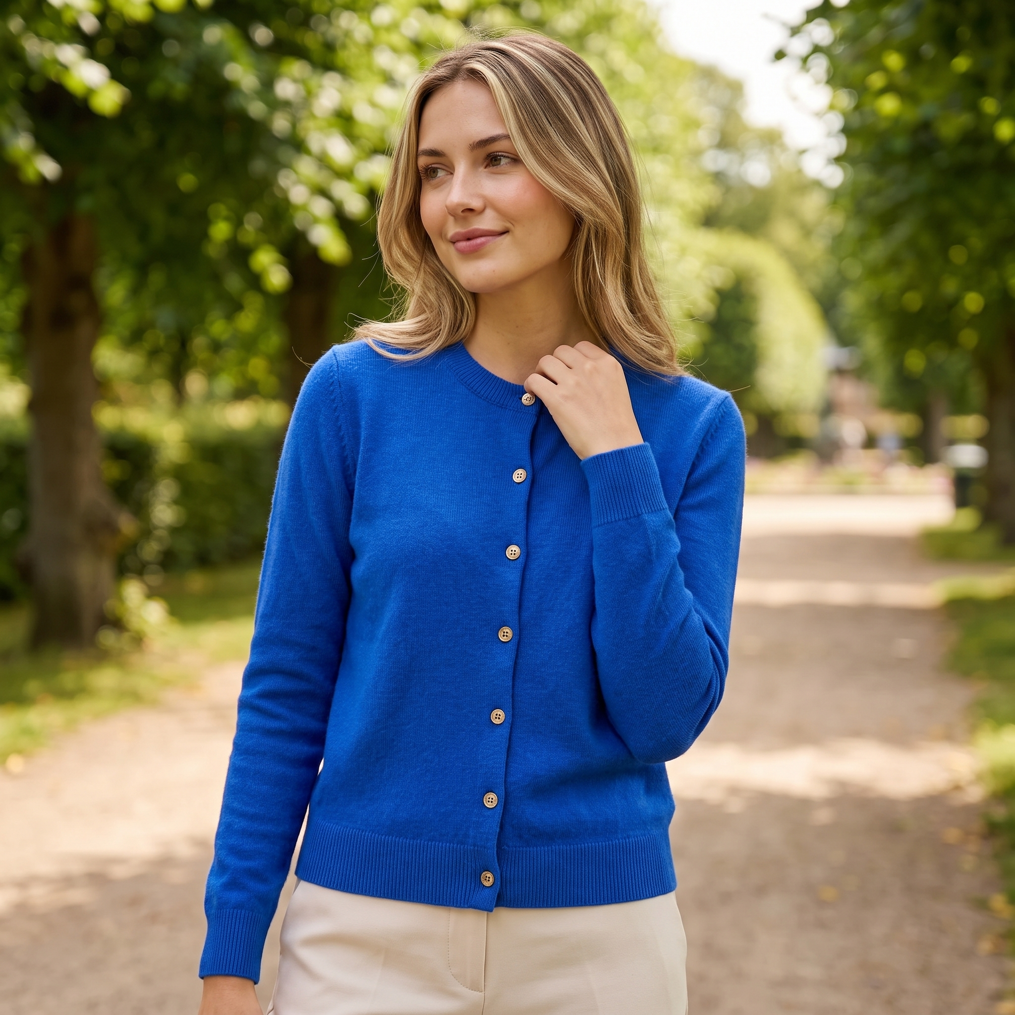 Klassisk Cardigan med Rund Hals | Blød Strik & Tidløs Pasform | Elegant Komfort til Hverdagen