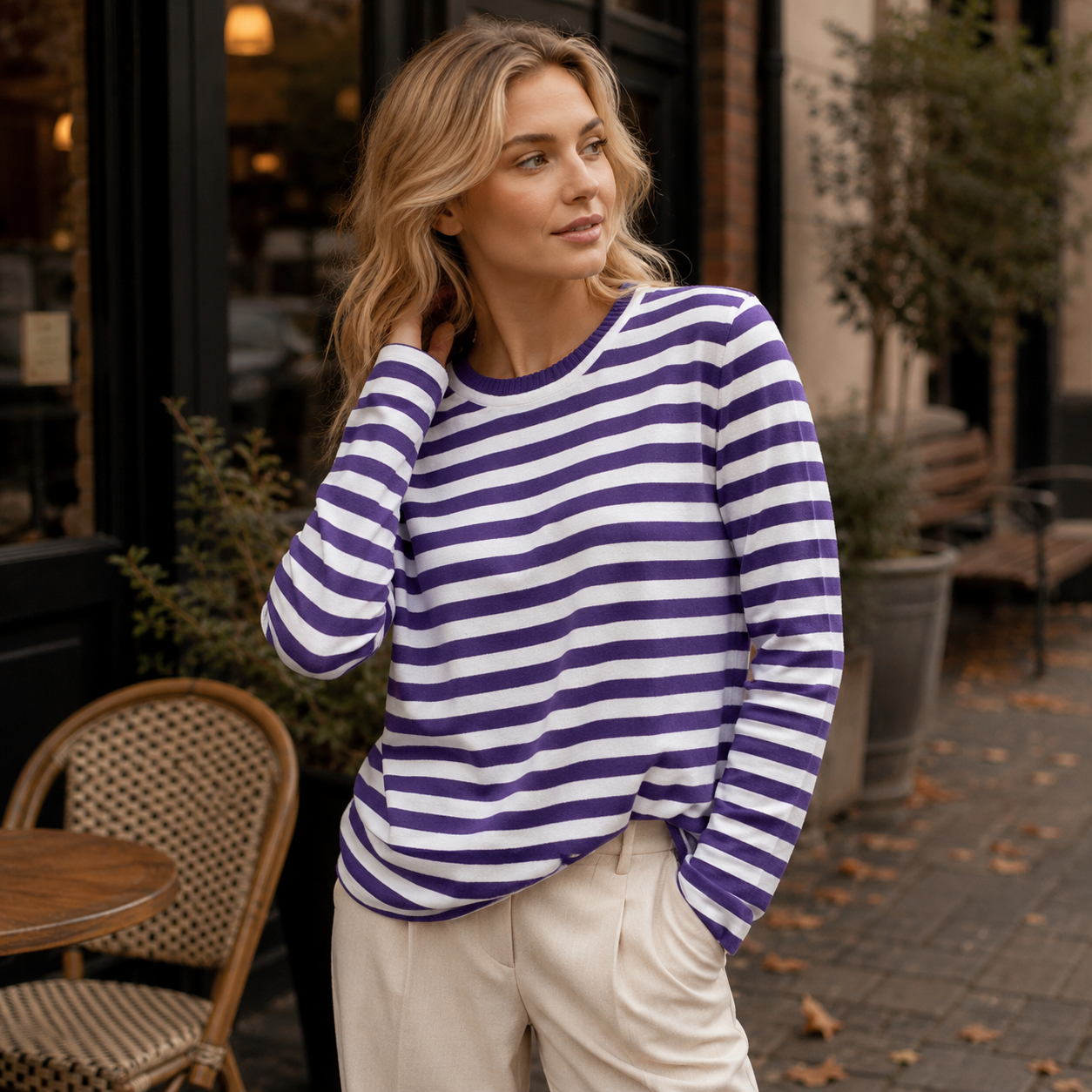 Stribet Strikket Sweater Med Rund Hals Og Afslappet Pasform
